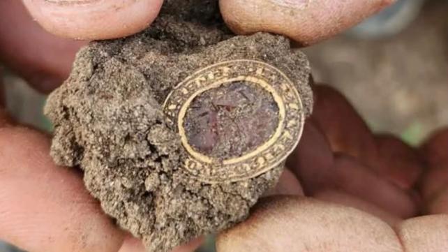Medieval jewellery, England